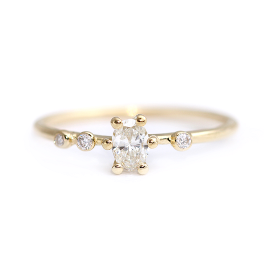 Get Inspired by These Delicate Engagement Rings - Oval Asymmetric Get Inspired by These Delicate Engagement Rings - Oval Asymmetric