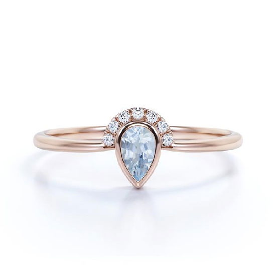 Aquamarine-and-diamond-engagement-ring