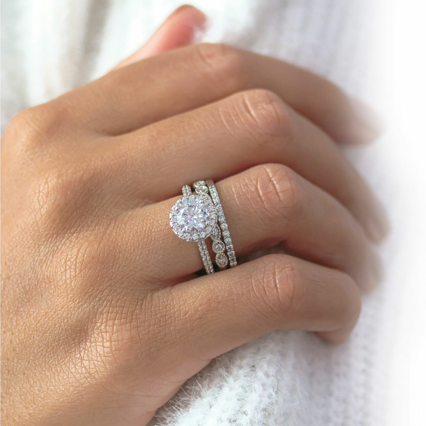 hand-lab-diamond-engagemet-ring